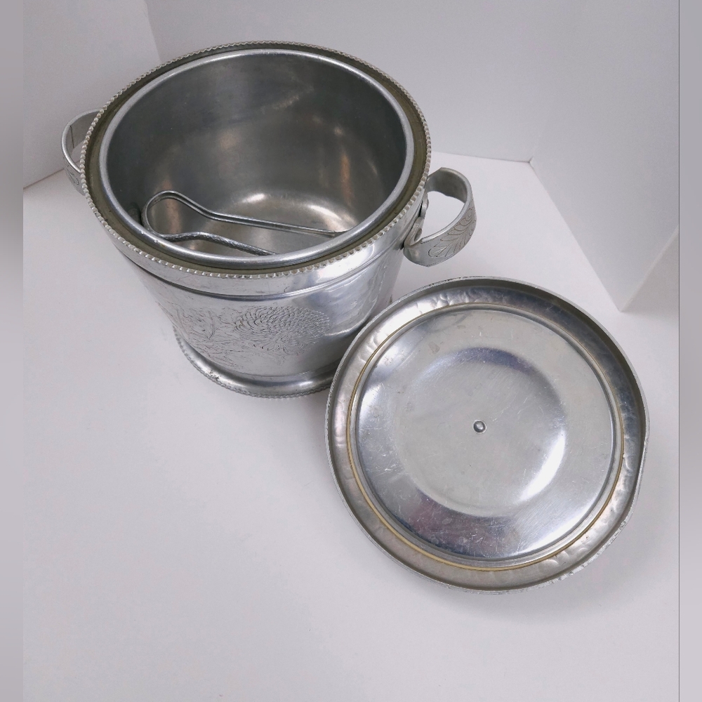 Vintage 1950s Continental Hammered Aluminum Chrysanthemum Ice Bucket - Picture 9 of 15
